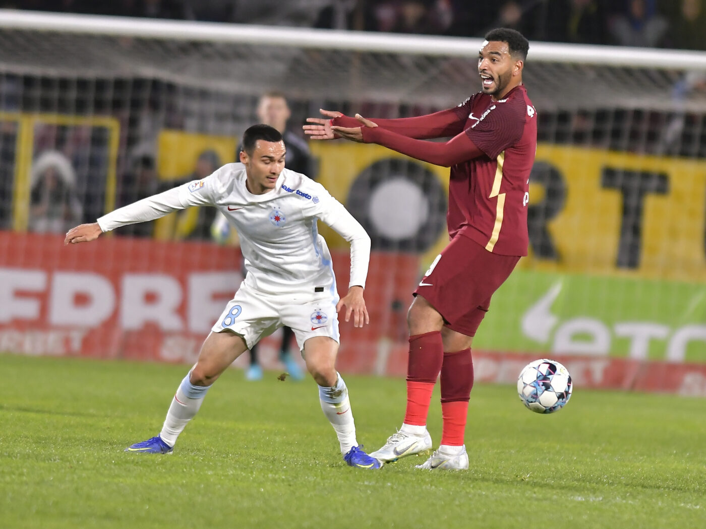 FCSB – CFR Cluj, toate calculele la titlu în Liga 1! Cum poate da lovitura Gigi Becali în fața lui Neluțu Varga: ce meciuri mai au de jucat cluburile milionarilor români până la final și cum arată clasamentul | SPECIAL