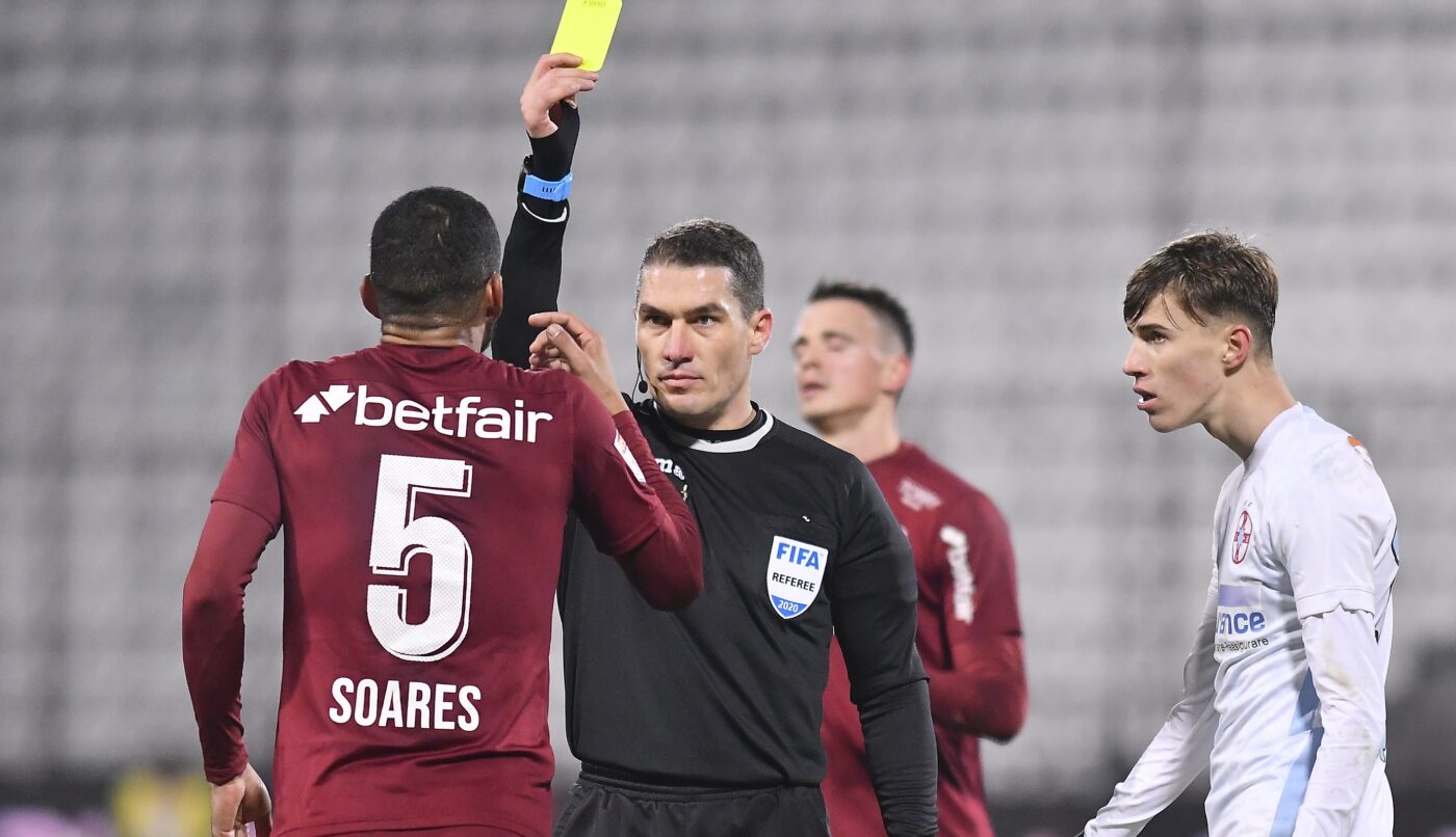 Presiunea și-a spus cuvântul în Gruia! CFR Cluj – FCSB, extrem de fragmentat în start-ul derby-ului: un fault la două minute