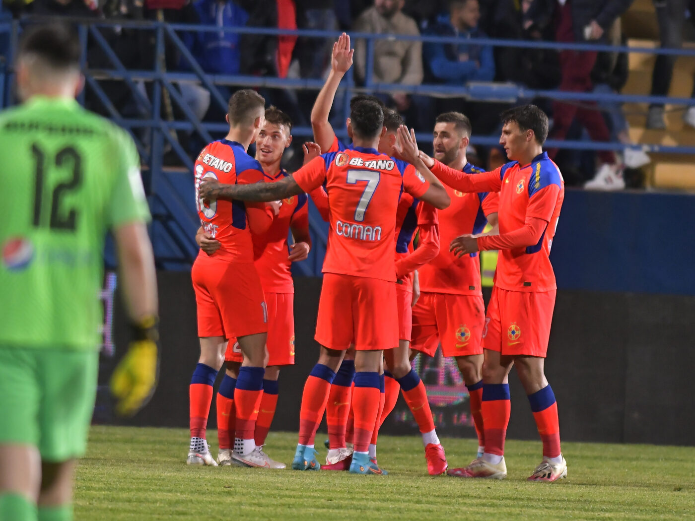 FCSB se întărește în vară! Cine sunt cei 12 jucători care vor veni sub comanda lui Toni Petrea! Unul e favoritul lui Mihai Stoica
