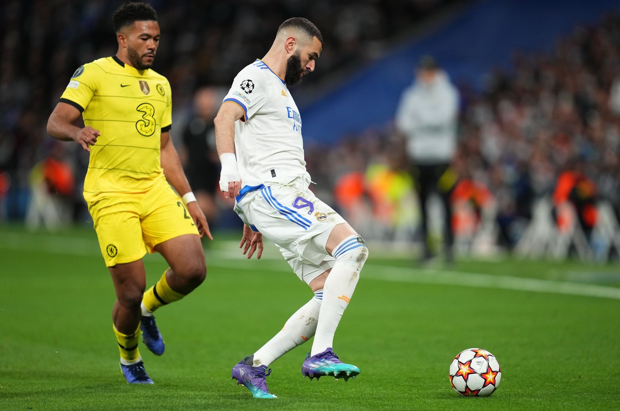 Incredibil! Cui s-a dus Karim Benzema să îi ceară tricoul după meciul în care Real Madrid a eliminat-o pe Chelsea Londra din Liga Campionilor! Nu te-ai gândi niciodată că l-a ales tocmai pe el | VIDEO