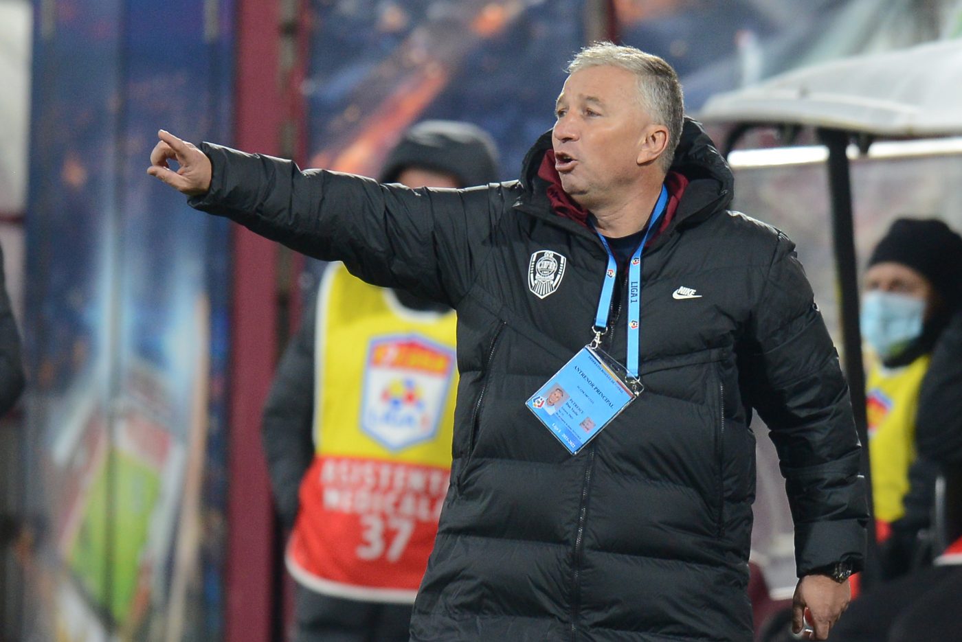 Dan Petrescu s-a enervat la culme după ce a aflat că e suspendat la derby-ul cu Universitatea Craiova. „Astea nu există nici în Tanzania!”