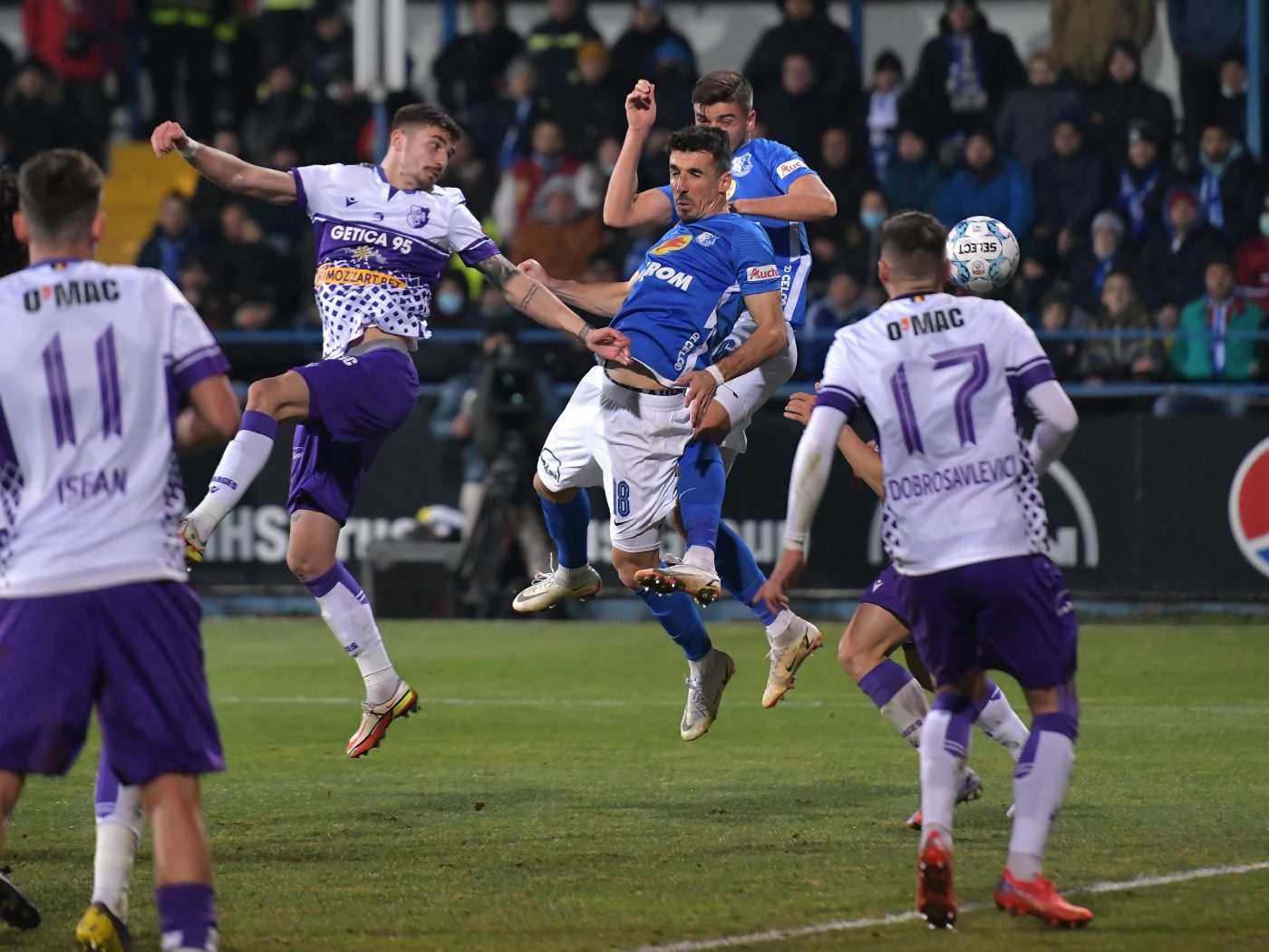 FC Argeș – Farul Constanța 0-0, Live Video Online, în etapa a patra din play-off-ul Ligii 1. Șansa lui Gică Hagi de a rămâne în cursa pentru podium! A început meciul