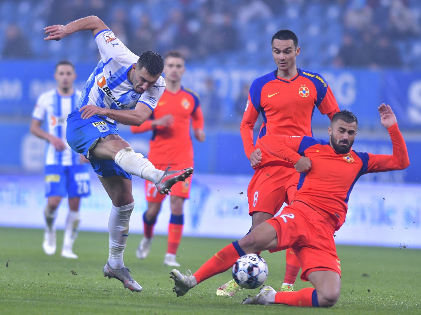 FCSB – Universitatea Craiova, ora 19.00, Live Video Online în etapa a 3-a din play-off-ul Ligii 1. Tavi Popescu, folosit pe un post nou! Claudiu Keșeru, pe banca de rezerve. Echipele de start