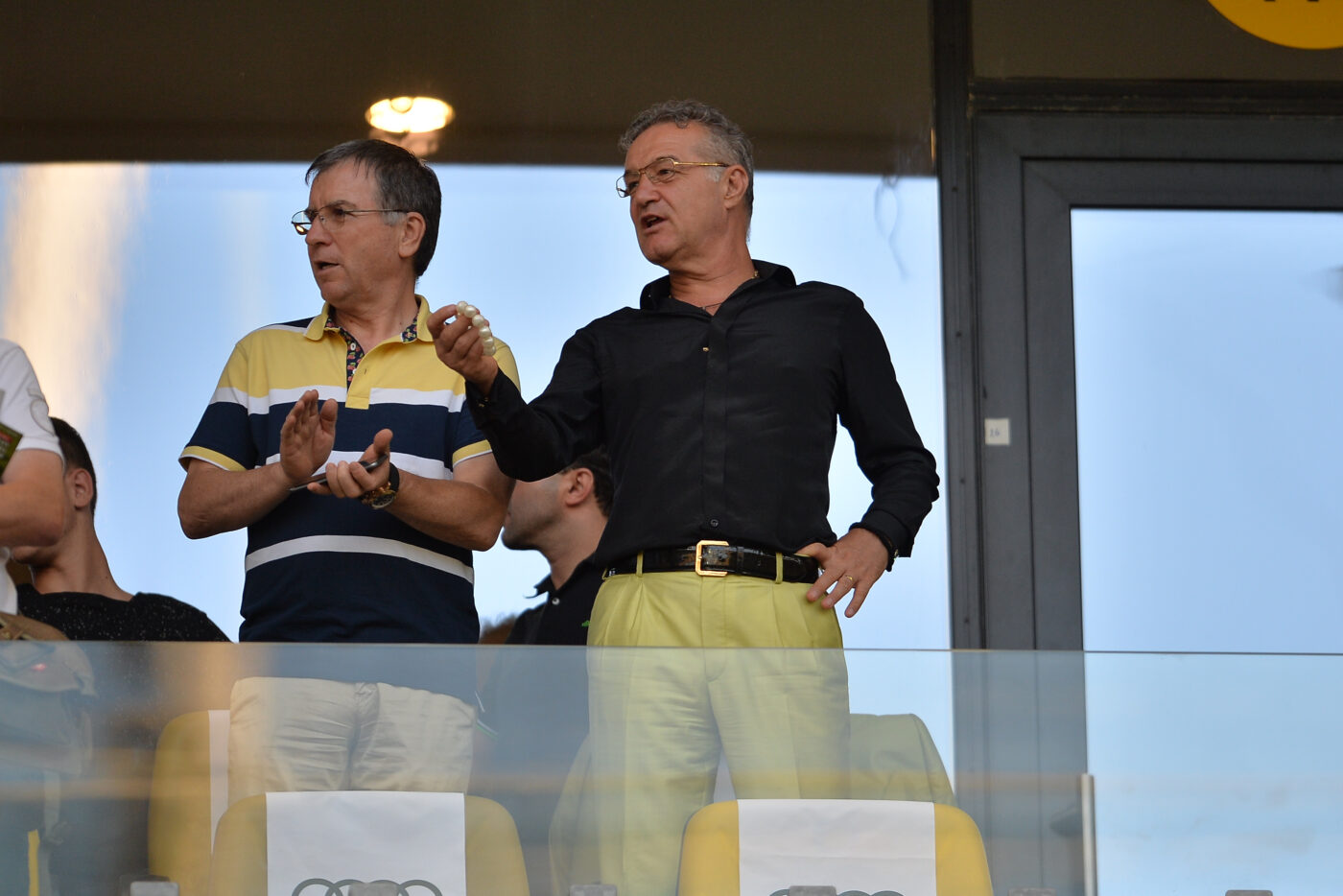 Gigi Becali, reacție amuzantă când a fost întrebat despre poeziile scrise de Valeriu Argăseală. „Hai, mă, lasă-mă cu prostiile. Eu sunt cu matematica!”
