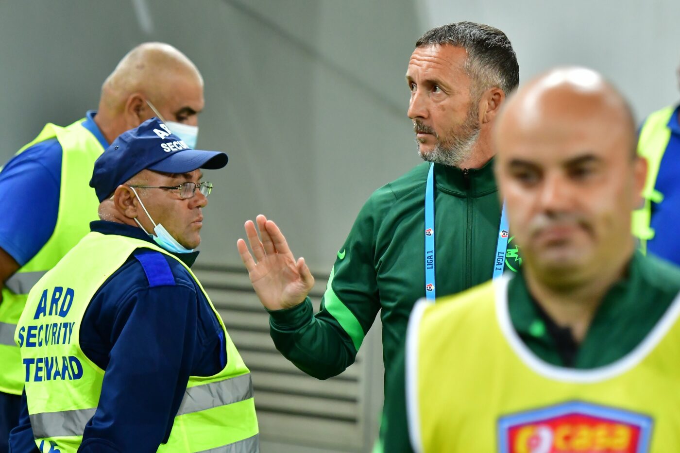 Mihai Stoica, răspuns dur pentru Vasile Dîncu, după ce ministrul Apărării a vorbit despre faptul că FCSB este interzisă în Ghencea: „Florin Tănase este unul dintre cei mai mari plătitiori de taxe din România!”