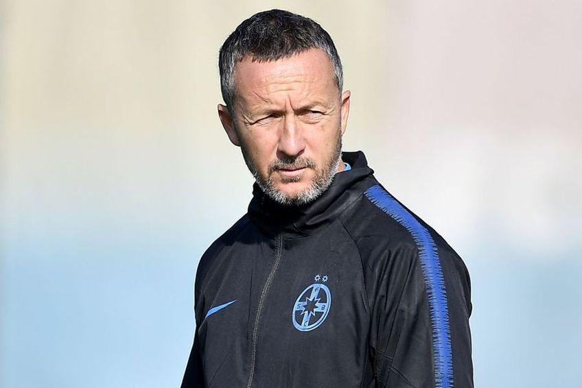 Mihai Stoica, ironii la adresa ardelenilor după ce Cristian Panin a fost surprins vorbind la telefon în timpul meciului CFR – FCSB. „Poate că a întârziat curierul!”