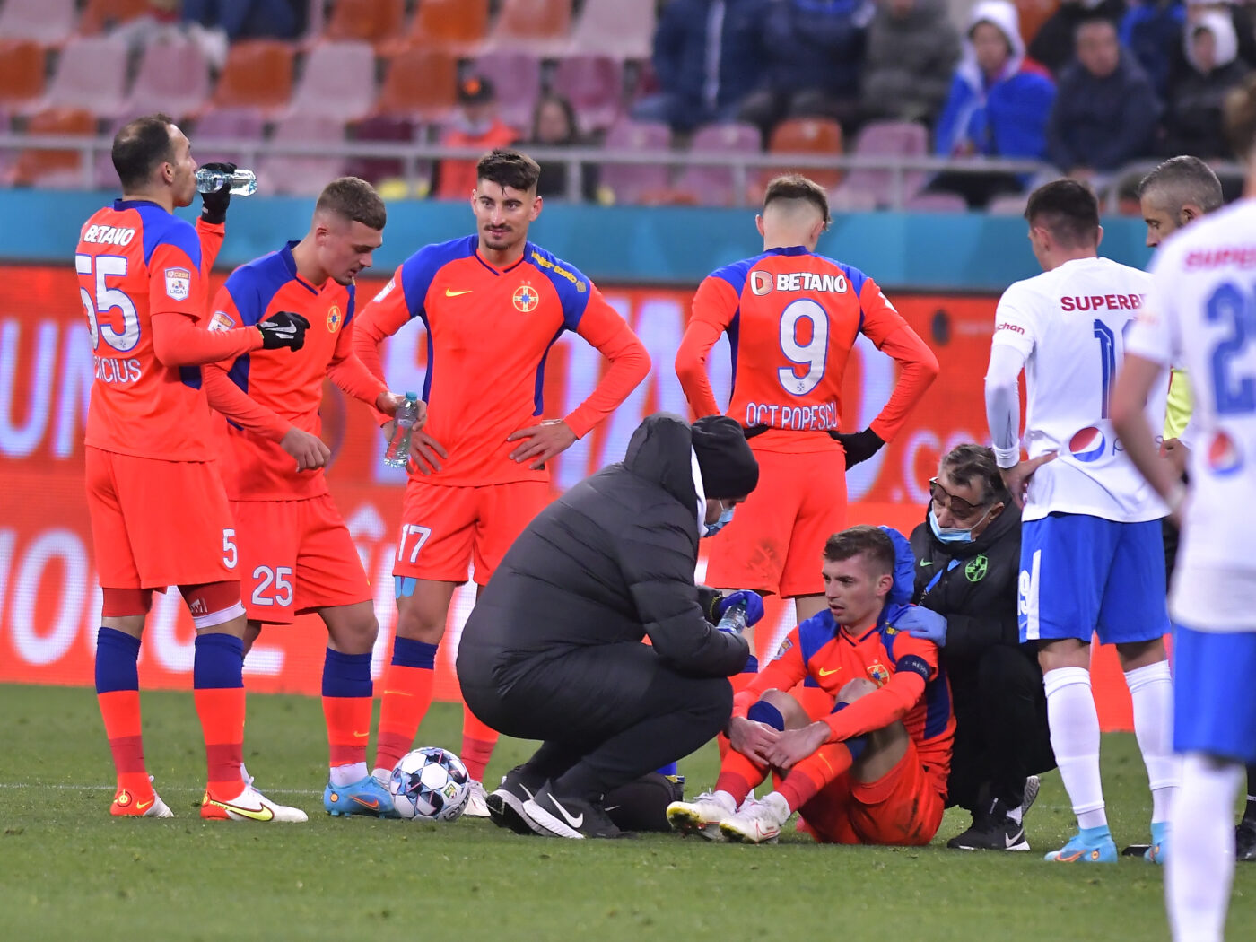 Pierdere importantă pentru FCSB! Titularul s-a „rupt” înaintea derby-ului cu CFR Cluj. „N-am reușit să-l recuperăm!”