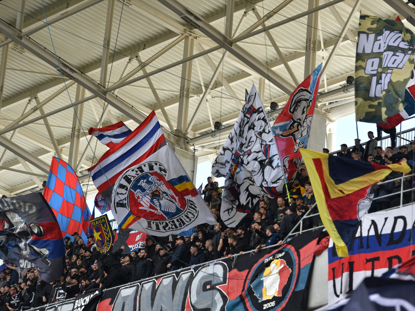 Ianis Zicu nu a scăpat de furia ultrașilor din Ghencea, după declarațiile făcute la adresa Stelei! Ce banner au afișat suporterii la meciul CSA Steaua – Concordia Chiajna | FOTO