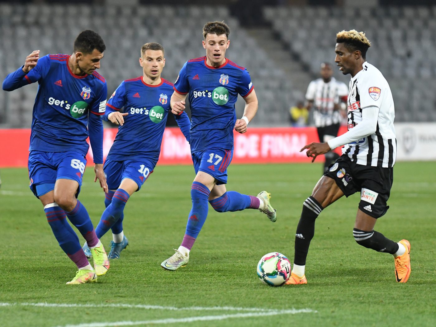 Adi Popa, după ce Steaua a pierdut din nou cu ”U” Cluj: ”Trebuie să jucăm din primul minut, nu din 45 sau 20, 35.” Mijlocașul consideră că echipa sa a fost mult superioară celei antrenate de Lincar