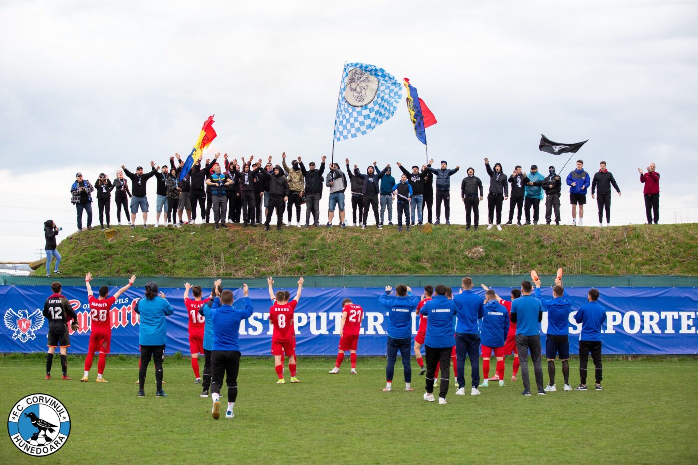 CS Hunedoara, prima echipă din Liga 3 care și-a asigurat locul 1 în play-off! Formația lui Florin Maxim, gata de meciurile de foc din barajul de promovare în Liga 2