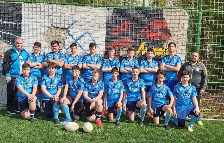 Imagini incredibile: copii de la CSM București, cu svastica în spate! Prima reacție a clubului despre fotografiile scandaloase