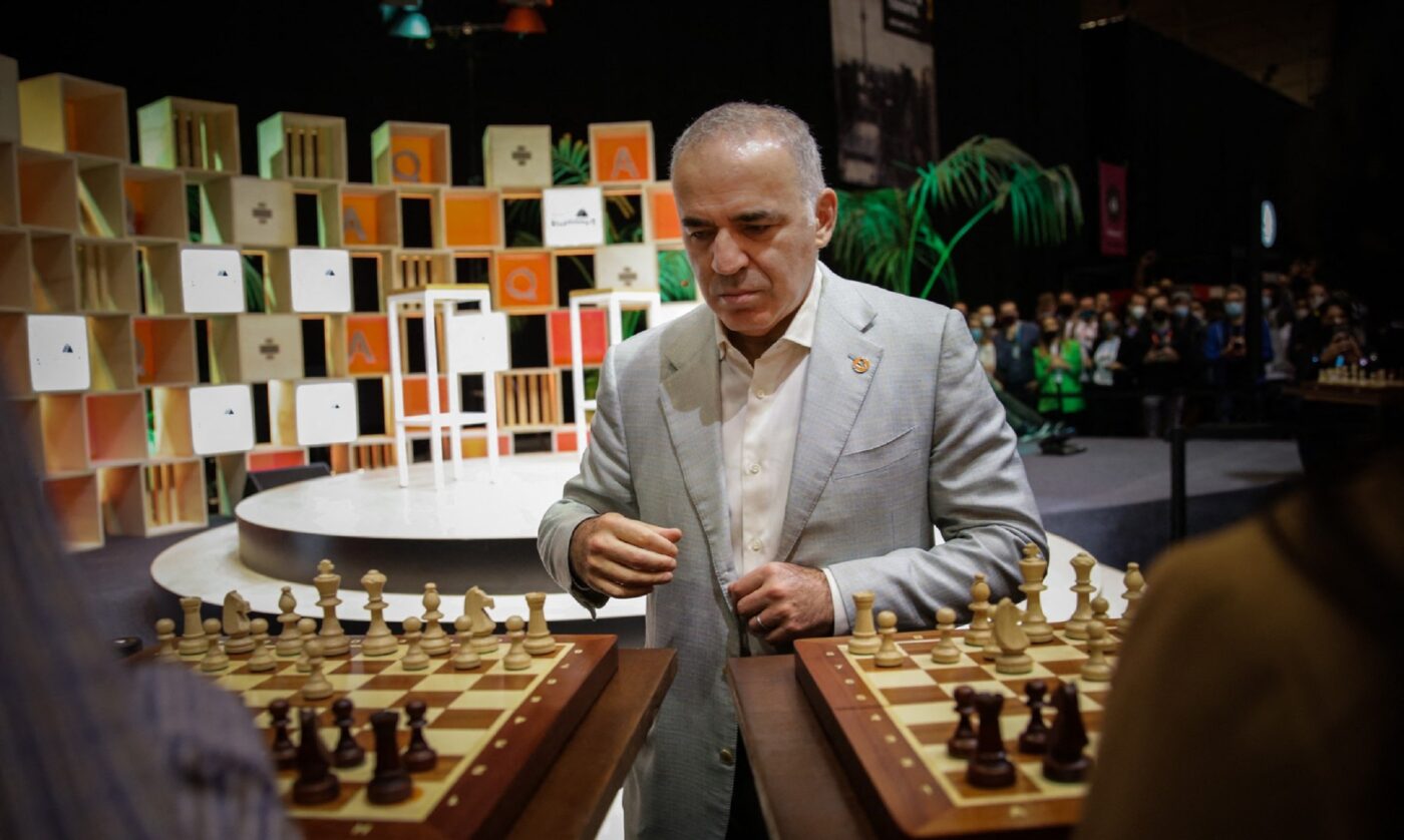 Garry Kasparov a împlinit 59 de ani, cu doar câteva zile înainte de a veni la București. „Dacă există pasiune și dorință, oportunitățile sunt infinite”