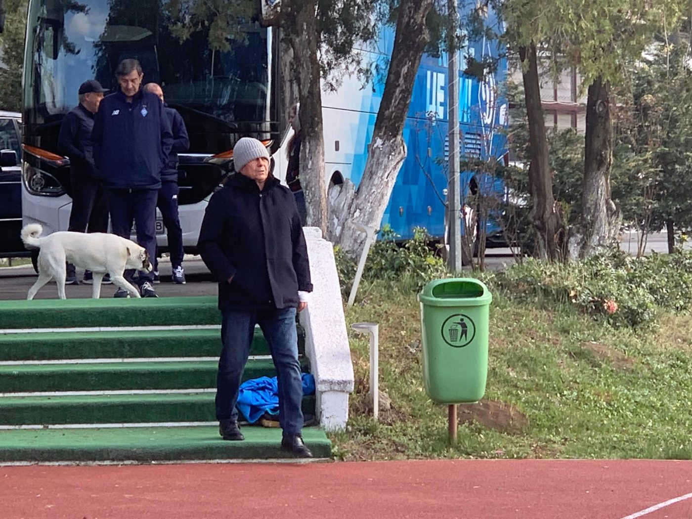 Mircea Lucescu s-a prezentat cu branula în mână la antrenamentul de la Snagov! Ce spune despre viitorul lui Dinamo Kiev: „Important e că au reușit asta!” | FOTO