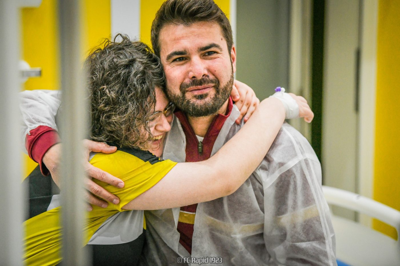 Gest de aur! Rapidiștii Adrian Mutu, Cristi Săpunaru și Dragoș Grigore le-au smuls un zâmbet copiilor suferinzi ai Aradului