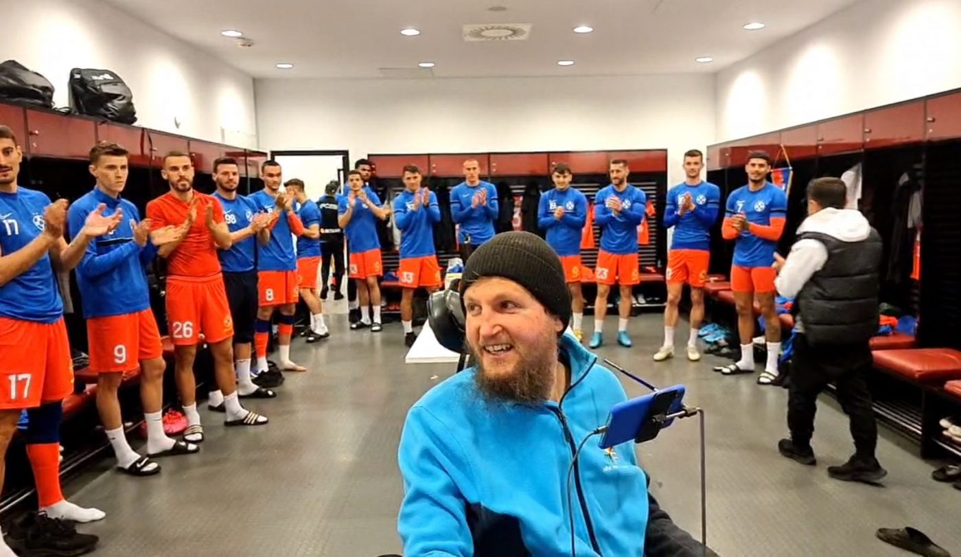 Revedere emoționantă între Mihai Neșu și foștii colegi de la FCSB. Fostul fotbalist a fost aplaudat la scenă deschisă | VIDEO