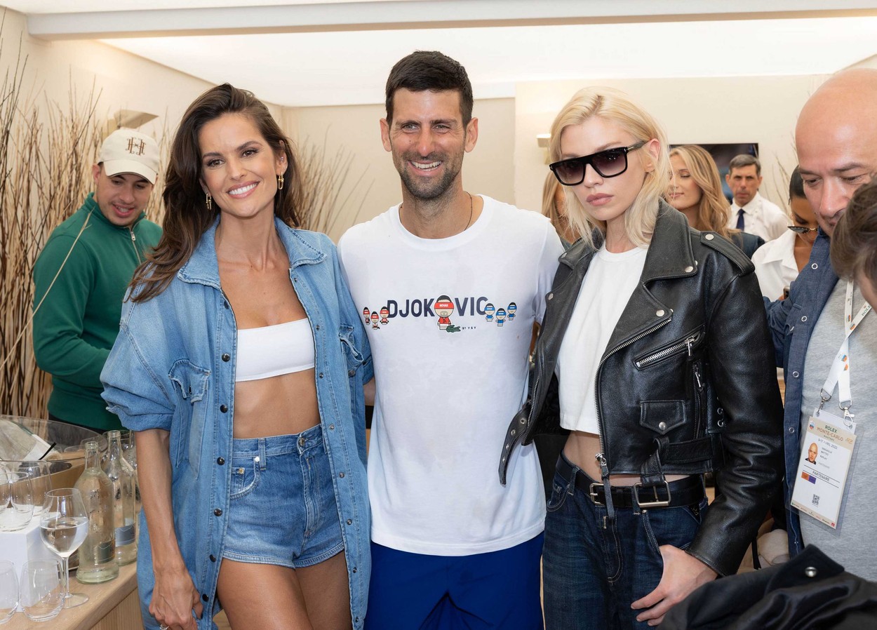 Novak Djokovic, între două femei superbe la Monte Carlo