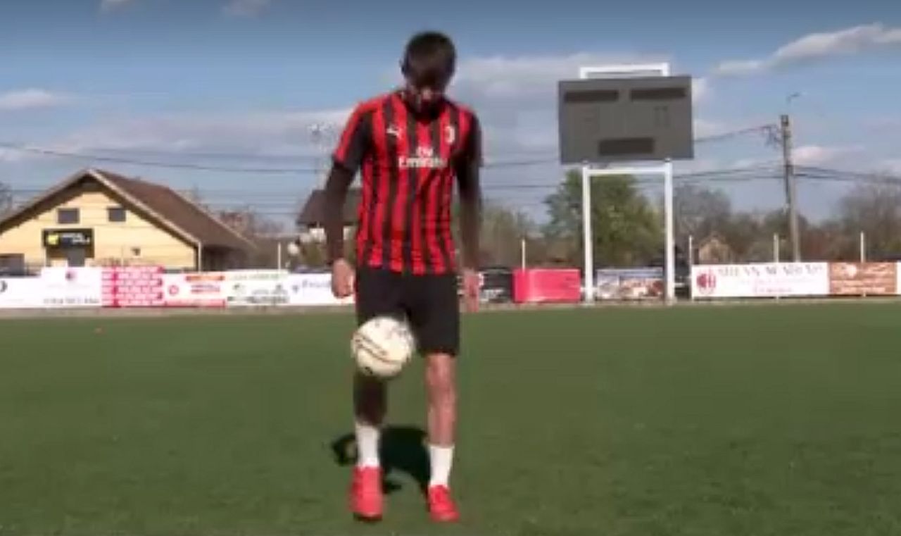 Transfer spectaculos! Un român de 1.93 metri poate fi noua senzație de la AC Milan: fotbalistul de 16 ani de la Craiova, chemat de „diavoli” în Italia!