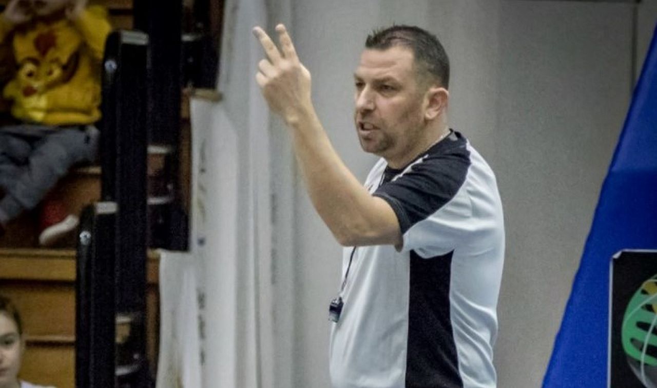 Vasaras ia exemplu! Un arbitru de baschet, suspendat 6 luni după ce a făcut praf un meci!