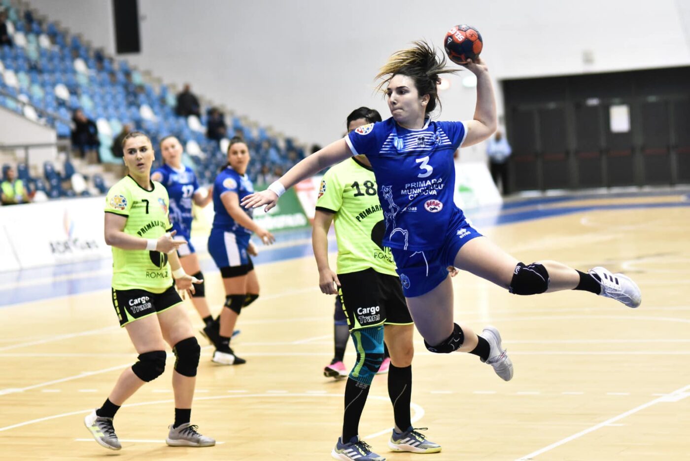Nou scandal de arbitraj care zguduie din temelii FR de Handbal! Totul s-a întâmplat la partida SCM Craiova-Cisnădie! Oltenii ies la atac: „Poate stăm unora în gât” | VIDEO