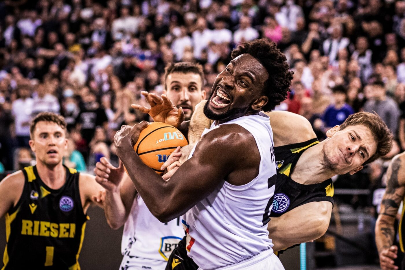 U BT Cluj, eșec cu Ludwigsburg și scorul devine 1-1! Decisivul pentru Turneul Final Four al Ligii Campionilor, tot cu 10.000 de spectatori în tribune?
