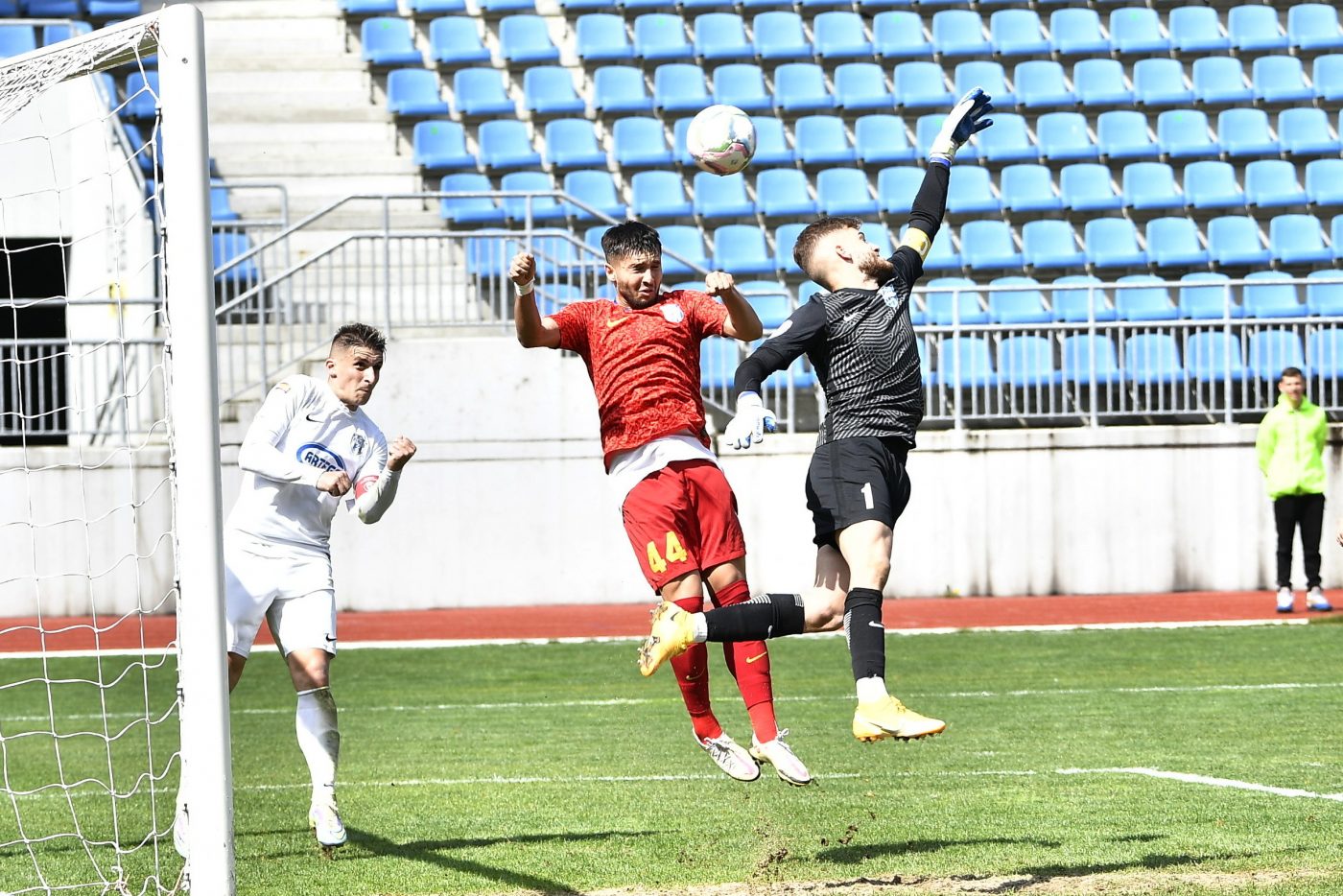 Au remizat cu ”satelitul” neoficial al FCSB după ce au avut două goluri avans în minutul 80 și au fost lăsați la stadion fără autocar, să plece acasă ”la ocazie”. E a doua oară în acest sezon