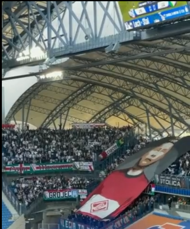 Imagine morbidă: Vladimir Putin, spânzurat! Fanii Legiei Varșovia, scenografie șocantă cu președintele Rusiei, îmbrăcat în tricoul celor de la Spartak Moscova | VIDEO