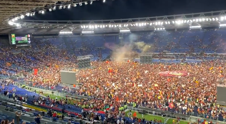 Show pe „Stadio Olimpico”! Peste 50.000 de suporteri au dat startul petrecerii după ce Roma a câștigat Conference League | VIDEO & FOTO