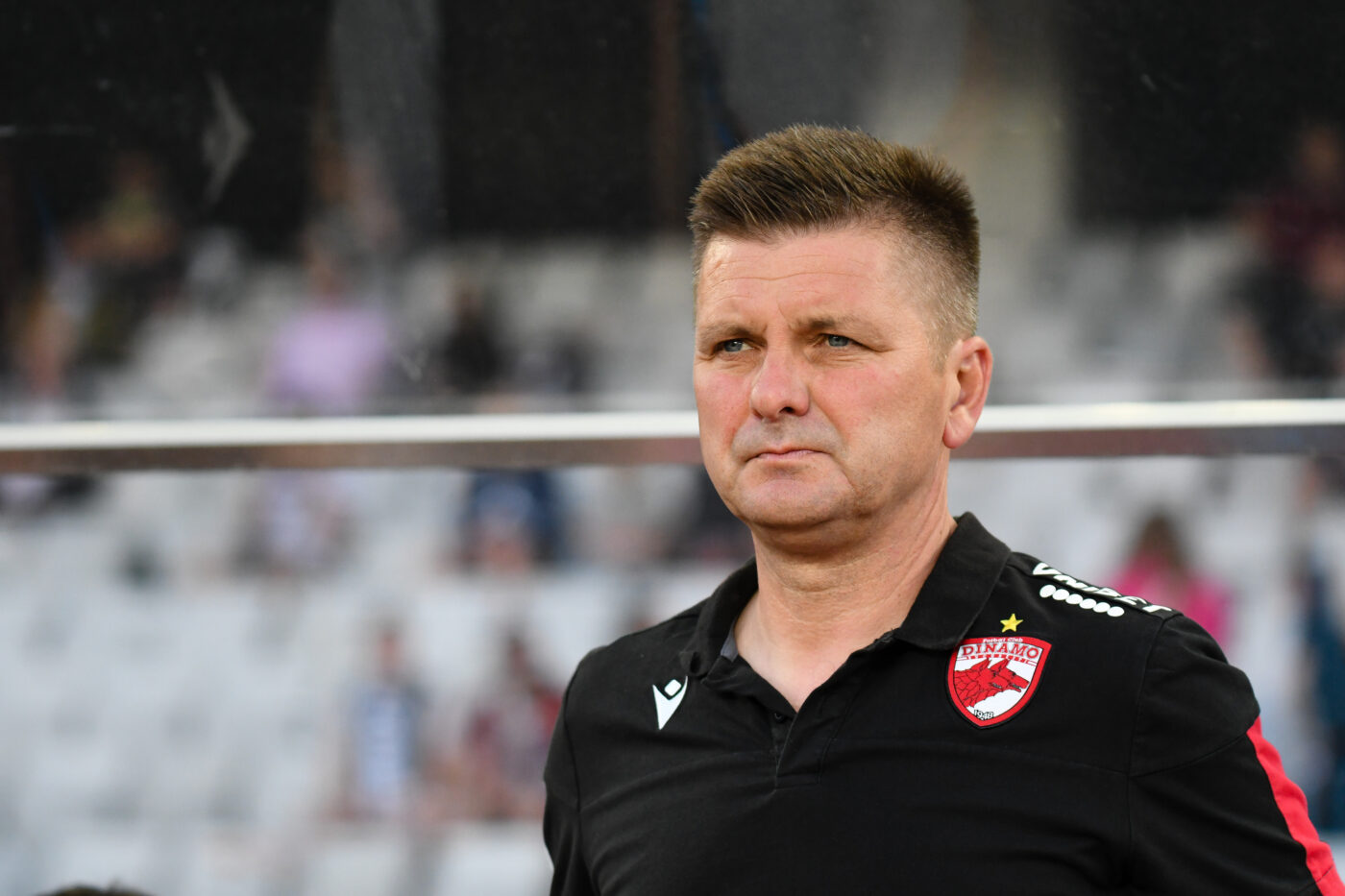 Modificările prin care Dusan Uhrin vrea să o salveze pe Dinamo de la retrogradare. U Cluj are promisă o primă aproape dublă față de cea a „câinilor”