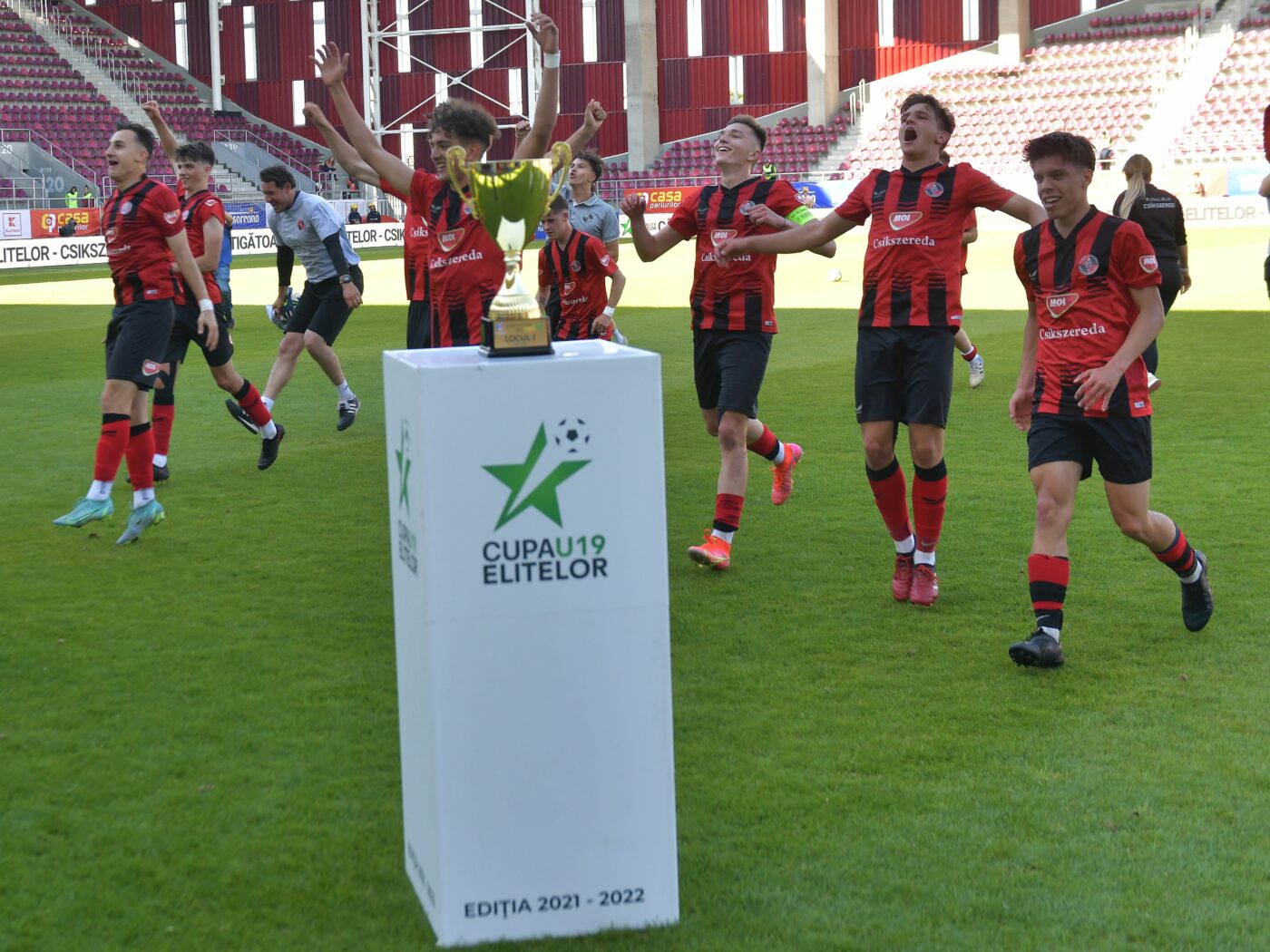 Fiul de 15 ani al unui antrenor de Liga 1, transfer-surpriză la echipa Csikszereda Miercurea Ciuc! „A contat părerea lui, plus că e un liceu serios cu promovabilitate mare la Bac” | EXCLUSIV