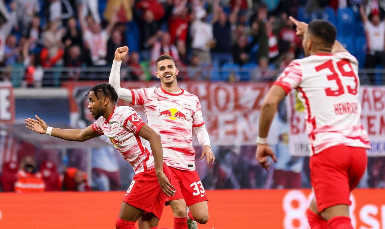 Luptă în trei pentru un transfer uriaș! AC Milan război cu Manchester United și Barcelona pentru Christopher Nkunku, de la RB Leipzig!