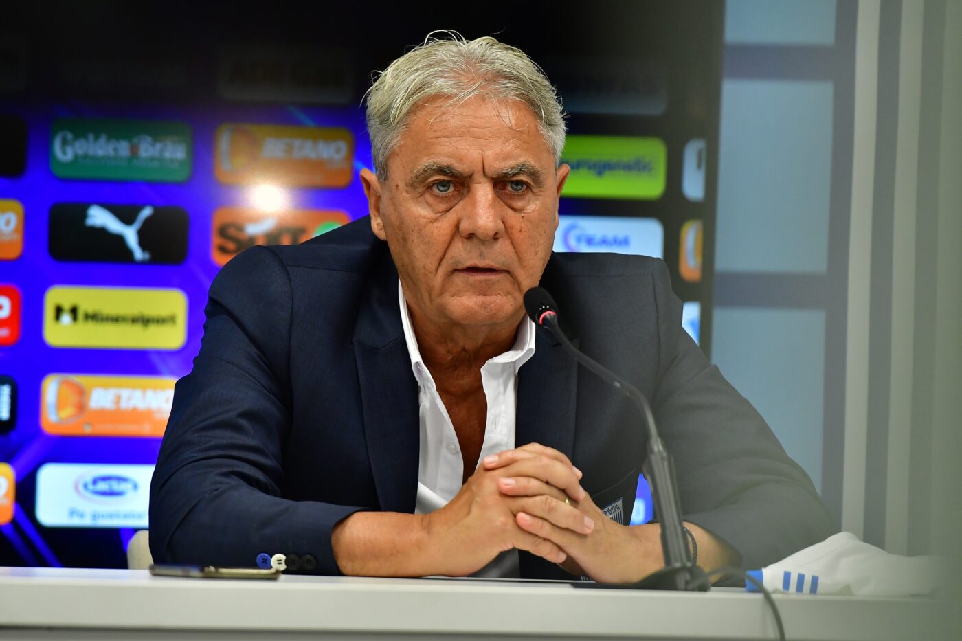 Scandal monstru! Fiul lui Ștefan Stoica, fostul fotbalist al Universității Craiova, atac la Sorin Cârțu, după ce a fost dat afară de la echipa lui Mihai Rotaru: „Trăiască președintele perversității!”. Reacția conducătorului oltean | EXCLUSIV