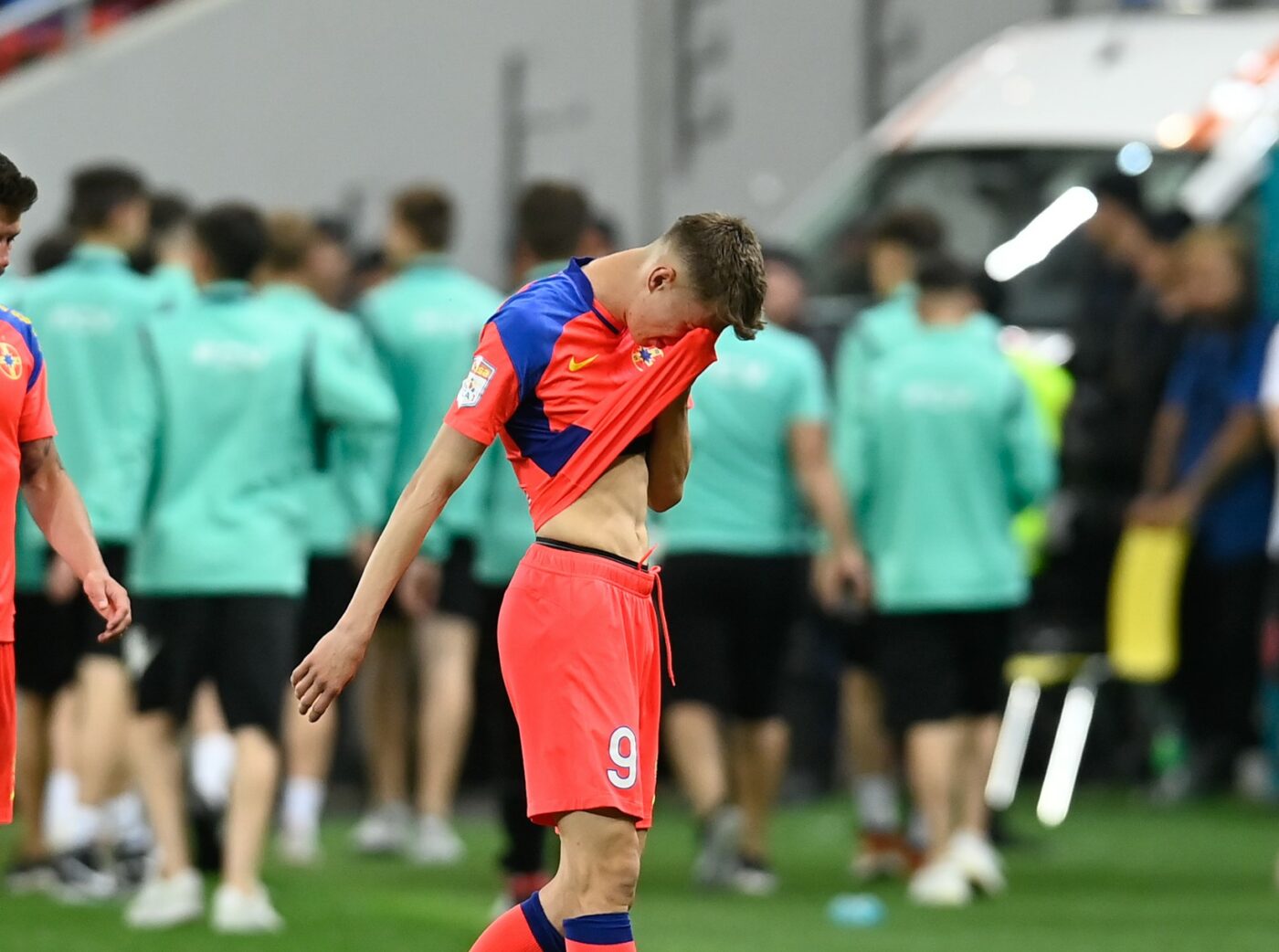 Cum i-a „distrus” Gigi Becali ascensiunea lui Tavi Popescu prin sfaturile sale tactice! De ce plecarea de la FCSB ar echivala cu un dezastru în opinia lui Helmut Duckadam