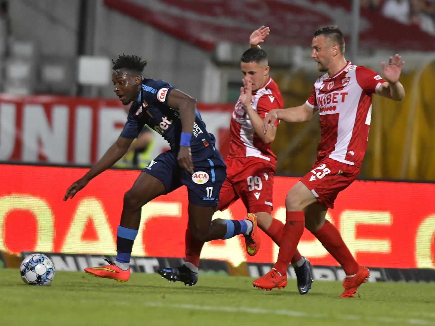 Dinamo e pe cale să se despartă de un nou jucător, după ce și-a pierdut căpitanul: „Stau să joc aici cu copiii?!” Fotbalistul are ca obiectiv un transfer în Liga 1