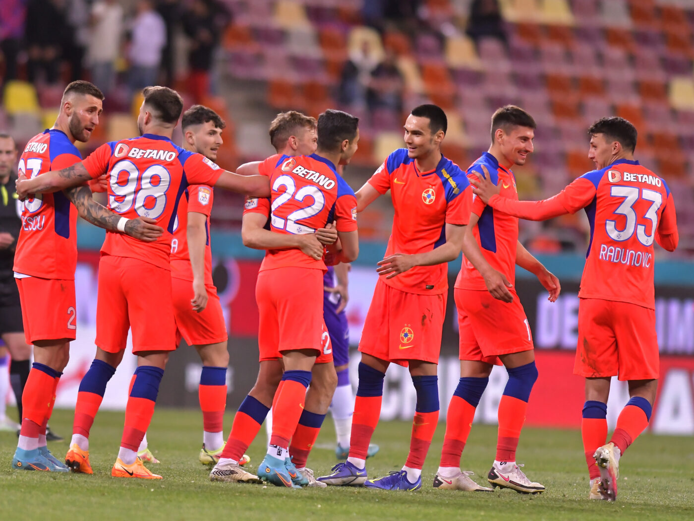 Nu e Octavian Popescu! Fotbalistul de la FCSB care impresionează meci de meci. „Tot ce face e bun. E diferenţă mare între el şi ceilalţi!”