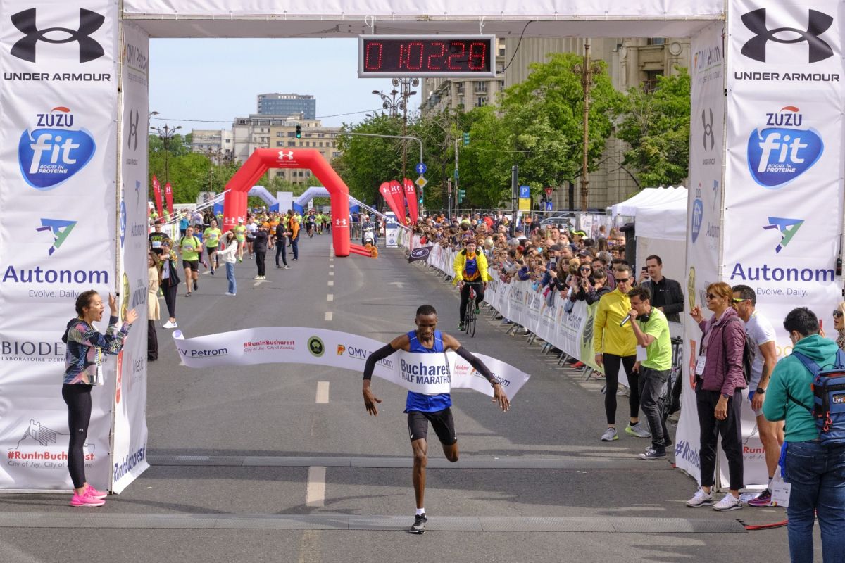 Doi sportivi români de elită pe medalia de la Semimaratonul Bucureștiului 2022!