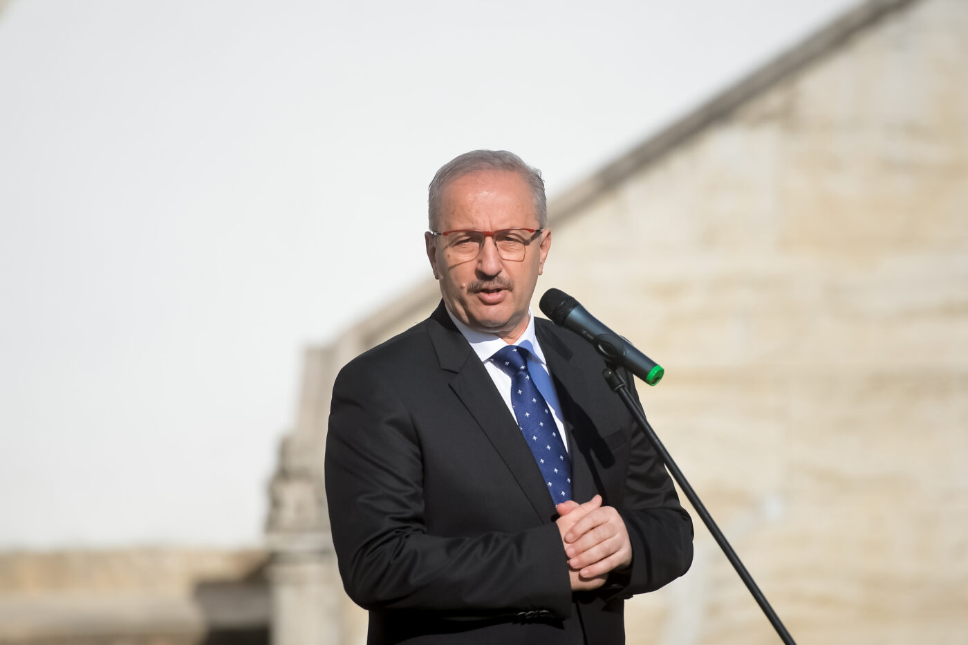 Lovitură de proporții pentru CSA Steaua! Ministrul Vasile Dîncu și-a dat demisia de la MApN