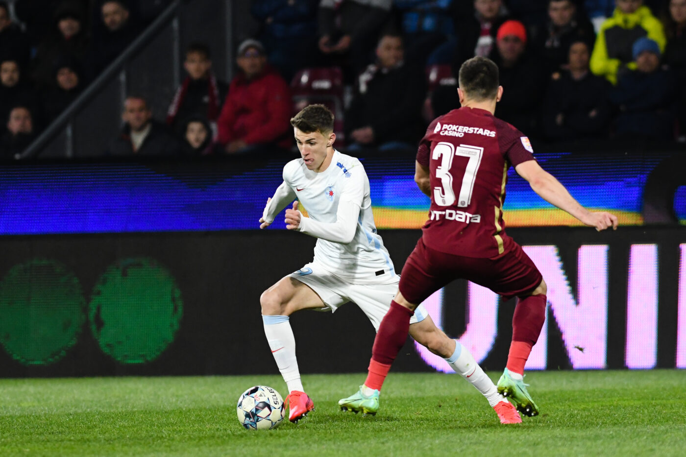Cum arată calculele pentru câștigarea titlului în Liga 1! Unde se mai pot încurca cele două rivale, CFR Cluj și FCSB | SPECIAL