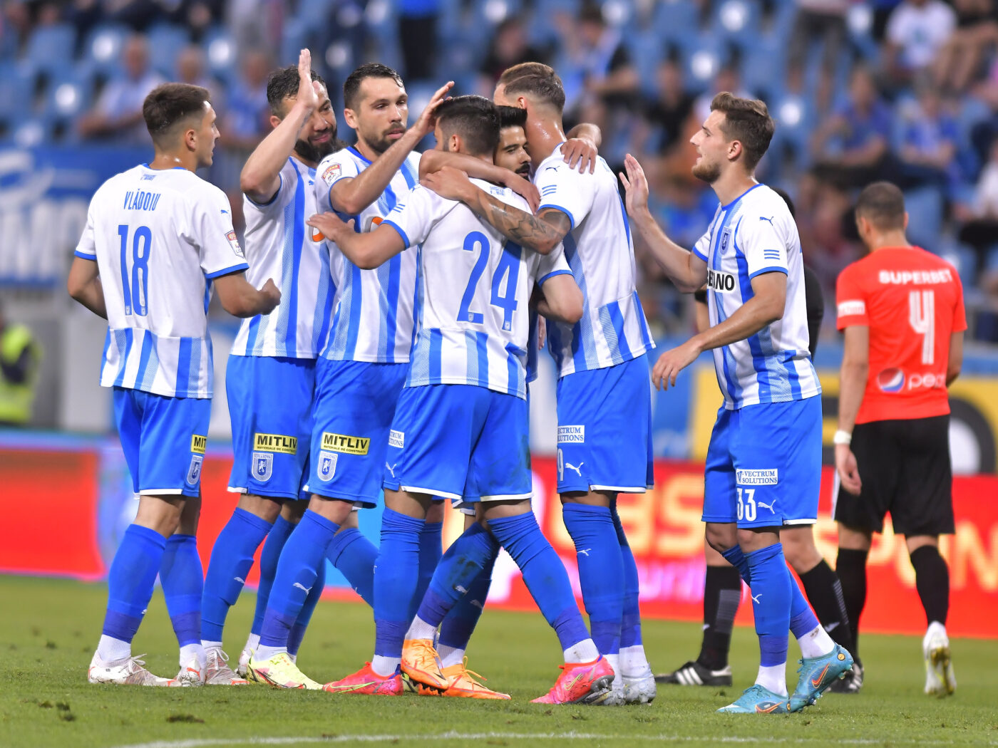 O nouă plecare de la Universitatea Craiova! Experimentatul fotbalist a refuzat oferta lui Rotaru de a rămâne în Bănie! Ce propunere i-au făcut oltenii | EXCLUSIV