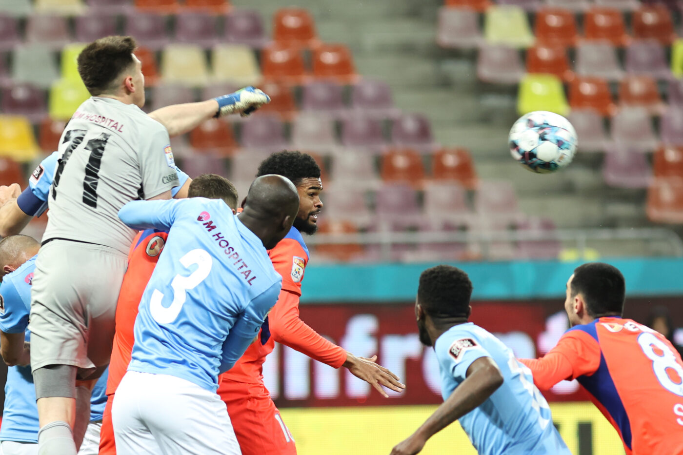 Ciudatul caz al transferului pe care Neluțu Varga îl vrea cu orice preț la CFR Cluj! Și-a împrumutat titularul în Ungaria ca să îi facă loc, afacerea părea rezolvată 99 la sută, dar jucătorul ar fi intrat și în atenția rivalei FCSB | EXCLUSIV
