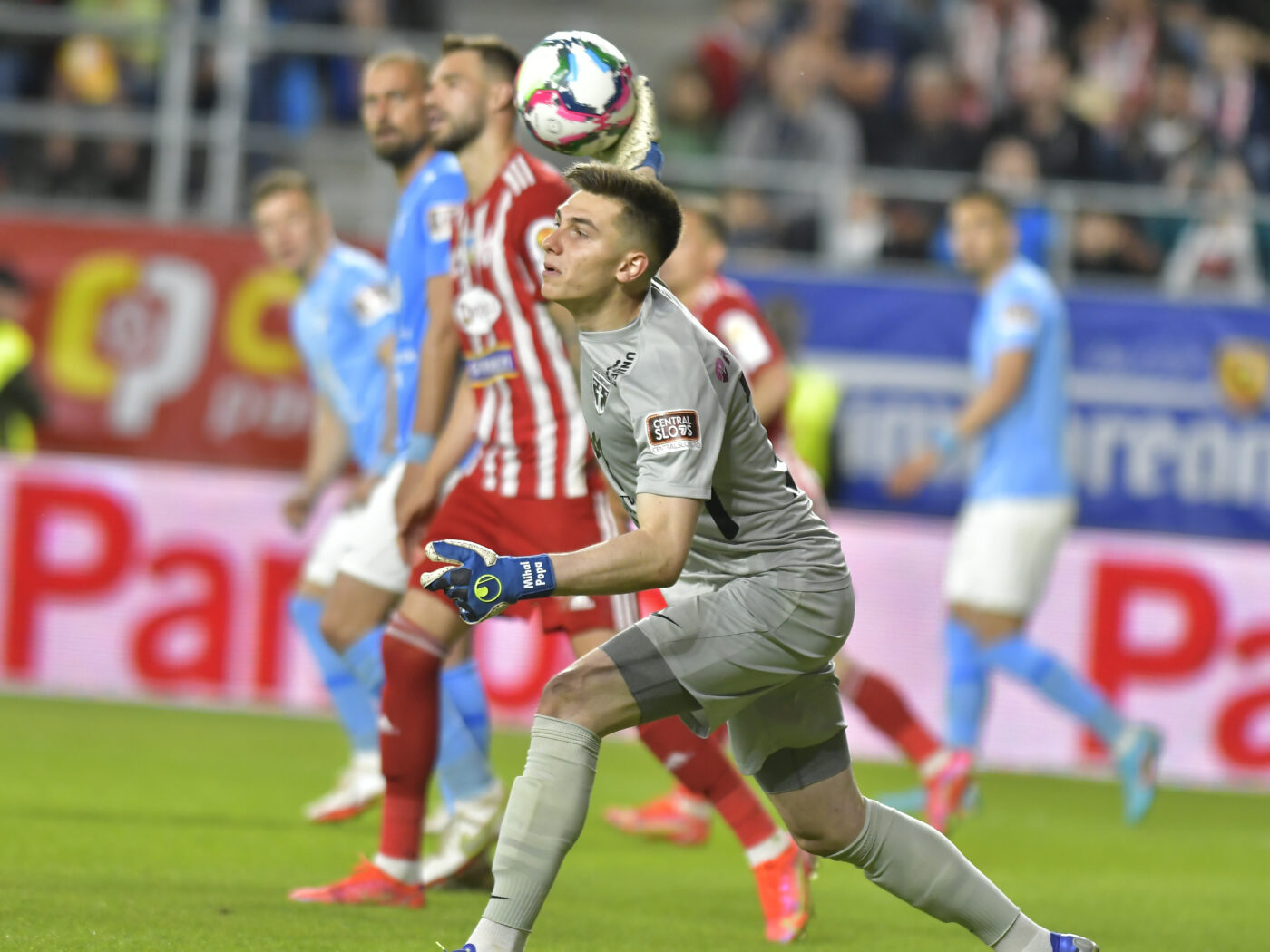 Ratează CFR Cluj transferul lui Mihai Popa? „Dacă oamenii cred că sunt pregătit, atunci se vor ocupa de transfer!” Portarul a anunțat unde vrea să joace