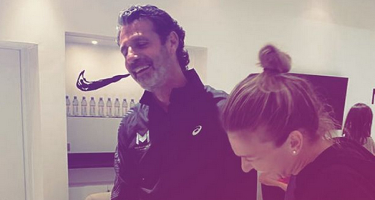 Motivul pentru care Patrick Mouratoglou a râs pe seama Simonei Halep! Cei doi au mers să ridice echipamentul pentru Roland Garros, dar au avut parte de o surpriză | FOTO