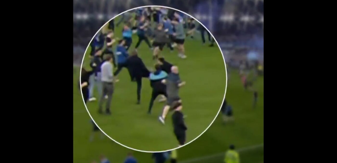 Haos la Everton – Crystal Palace! Fanii au intrat pe teren, iar Patrick Vieira a lovit un suporter! VIDEO