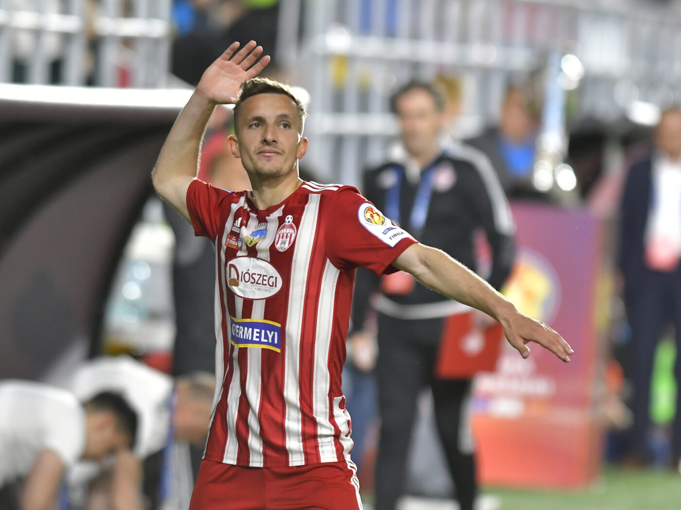 Lovitura momentului cu transferul lui Marius Ștefănescu! FCSB și Rapid au primit acceptul clubului care îl deține în procent de 50 la sută să negocieze cu fotbalistul