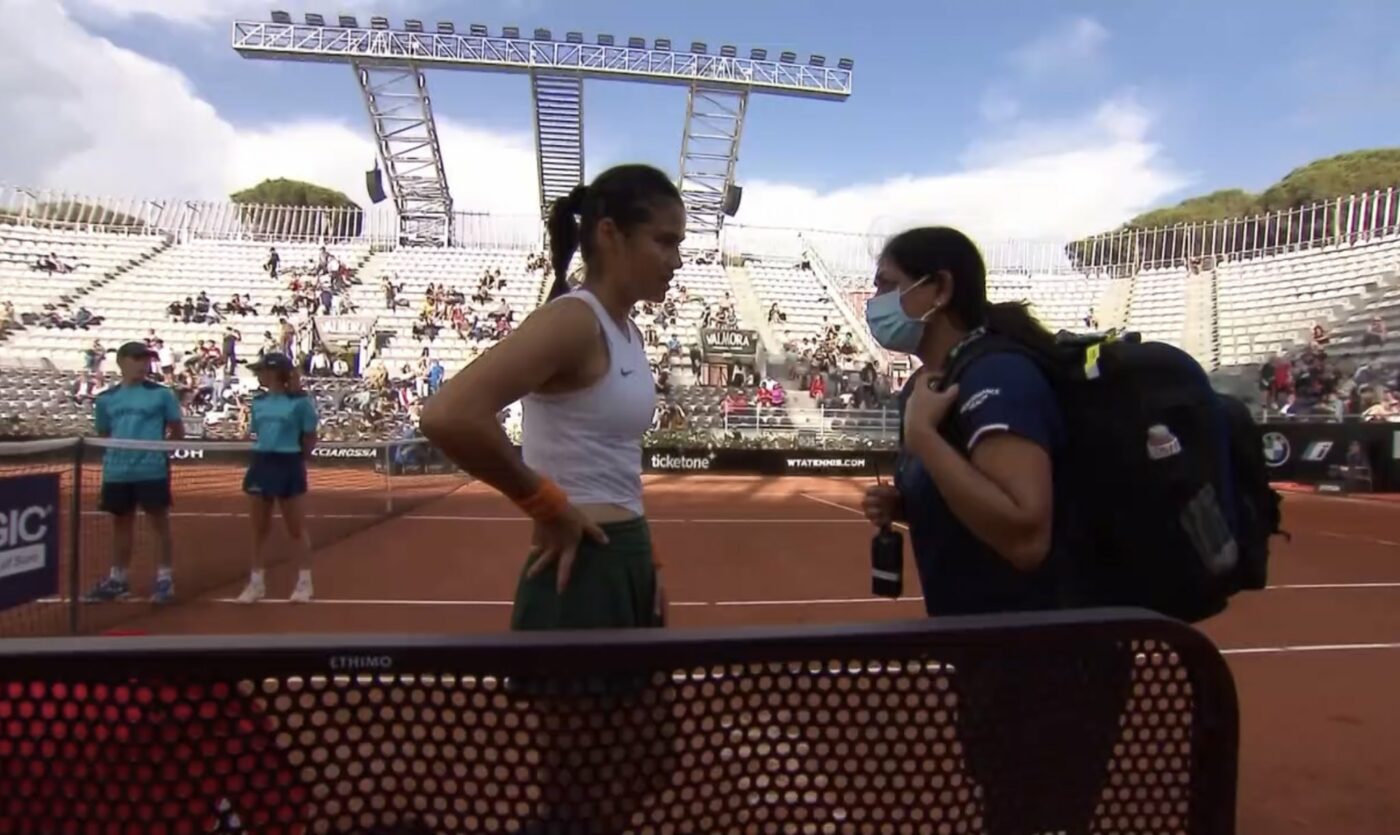 Șoc la Roma! Emma Răducanu a avut probleme mari și a abandonat în duelul „româncelor”! Bianca Andreescu s-a calificat în turul al doilea