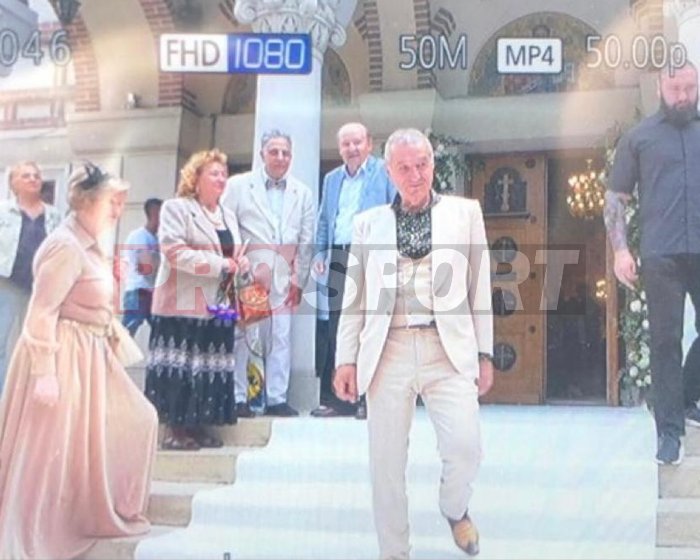 Gigi Becali a fost din nou în topul celor mai bine îmbrăcați și la nunta Mariei Iordănescu! Patronul miliardar a atras toate privirile cu costumul său scump și atitudinea inconfundabilă | FOTO EXCLUSIV