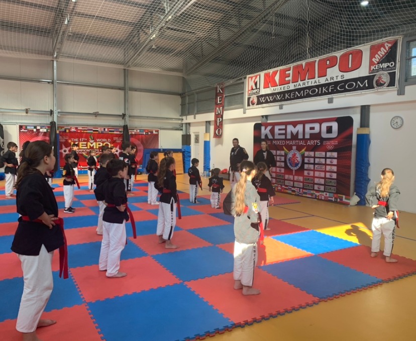 Comuna în care toată lumea face Kempo! Primarul: „E greu pe două fronturi”!