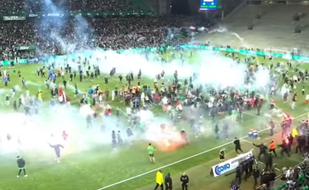 Incidente grave în Franța! Clipe de groază pentru jucători după ce Auxerre a promovat după 10 ani în Ligue 1. „Ne-am numărat între noi să vedem dacă suntem toți” | VIDEO