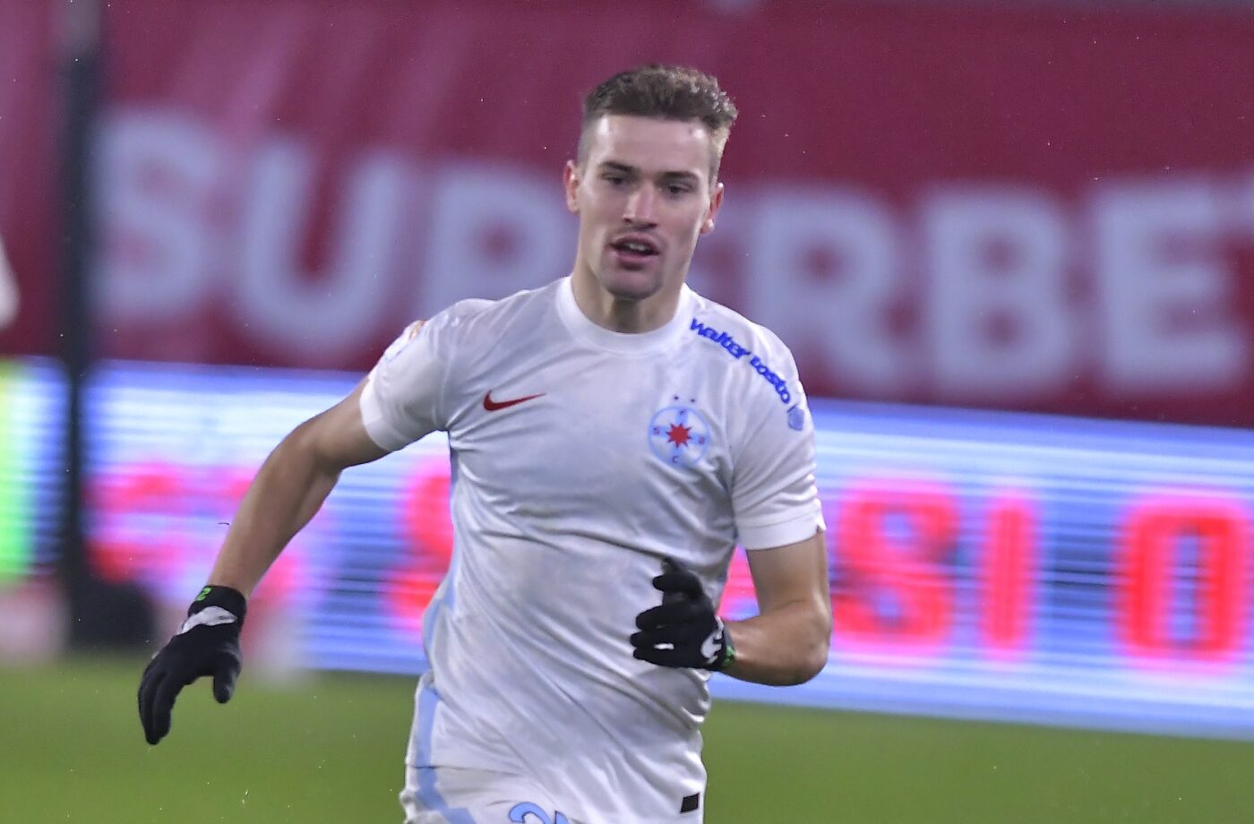 Un fost antrenor de la Dinamo și CFR Cluj îl pune pe tarabă pe Darius Olaru: „Trebuie să joace în străinătate la vârsta lui!”
