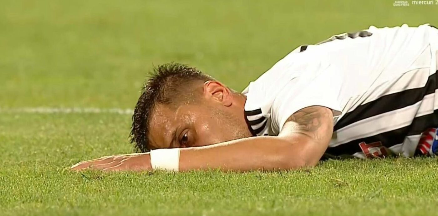 Momente de panică pe „stadionul blestemat”! Un jucător s-a prăbușit pe teren în Dinamo – U Cluj | FOTO