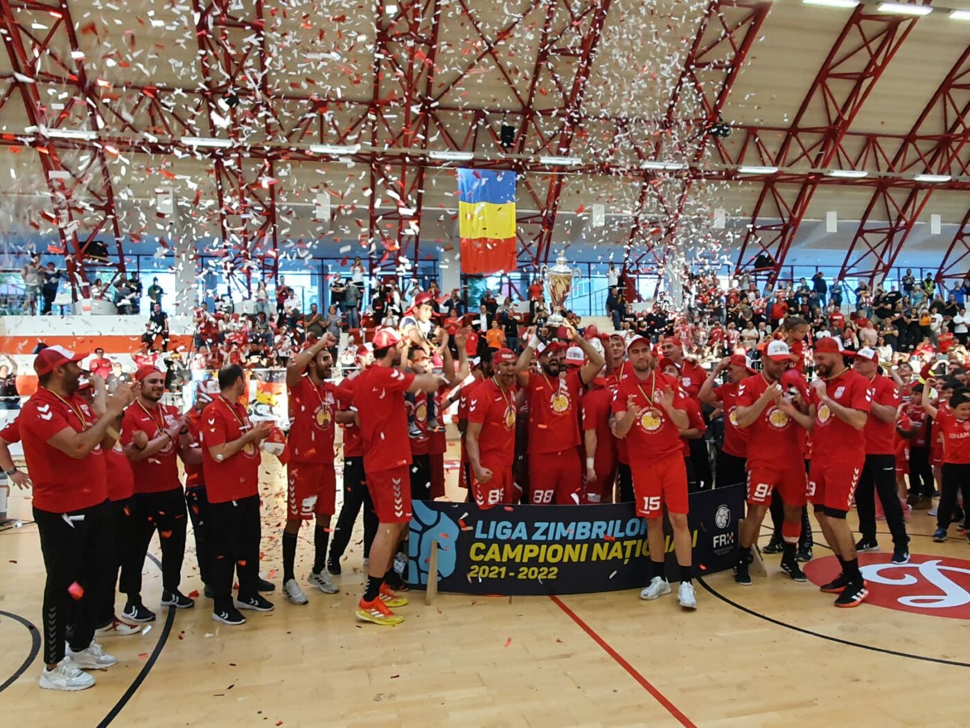 Campioană fără galerie! Echipa de handbal masculin, Dinamo București, a cucerit al 18-lea titlu într-un mod inedit. „Suporterii au decis asta” | SPECIAL
